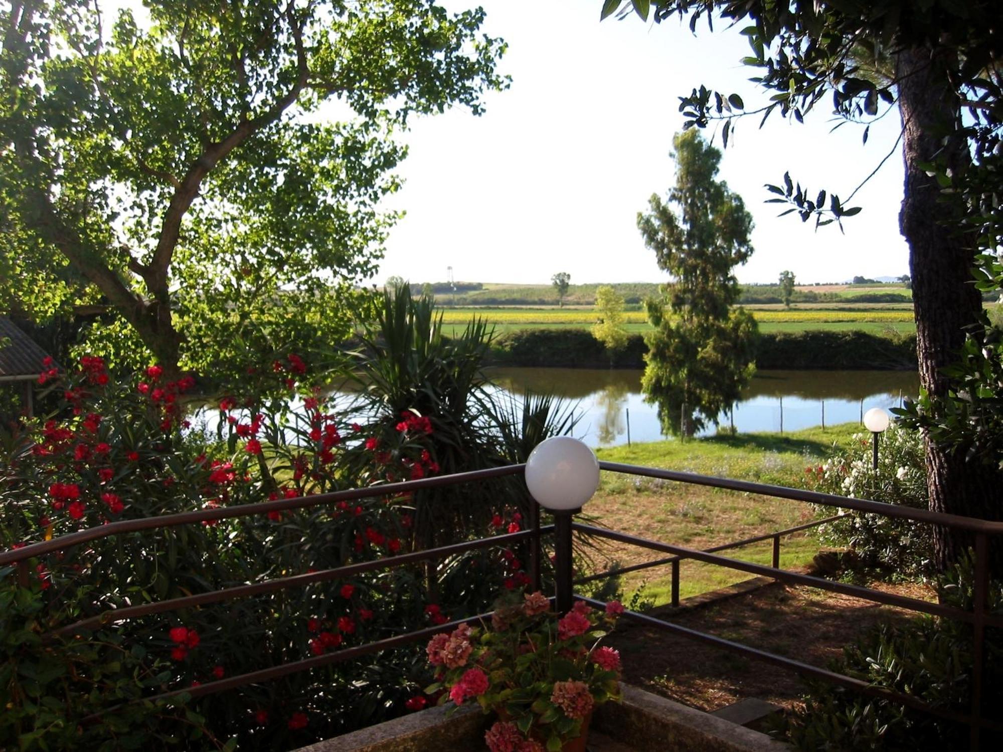 Agriturismo Peretti Фонтебланда Экстерьер фото