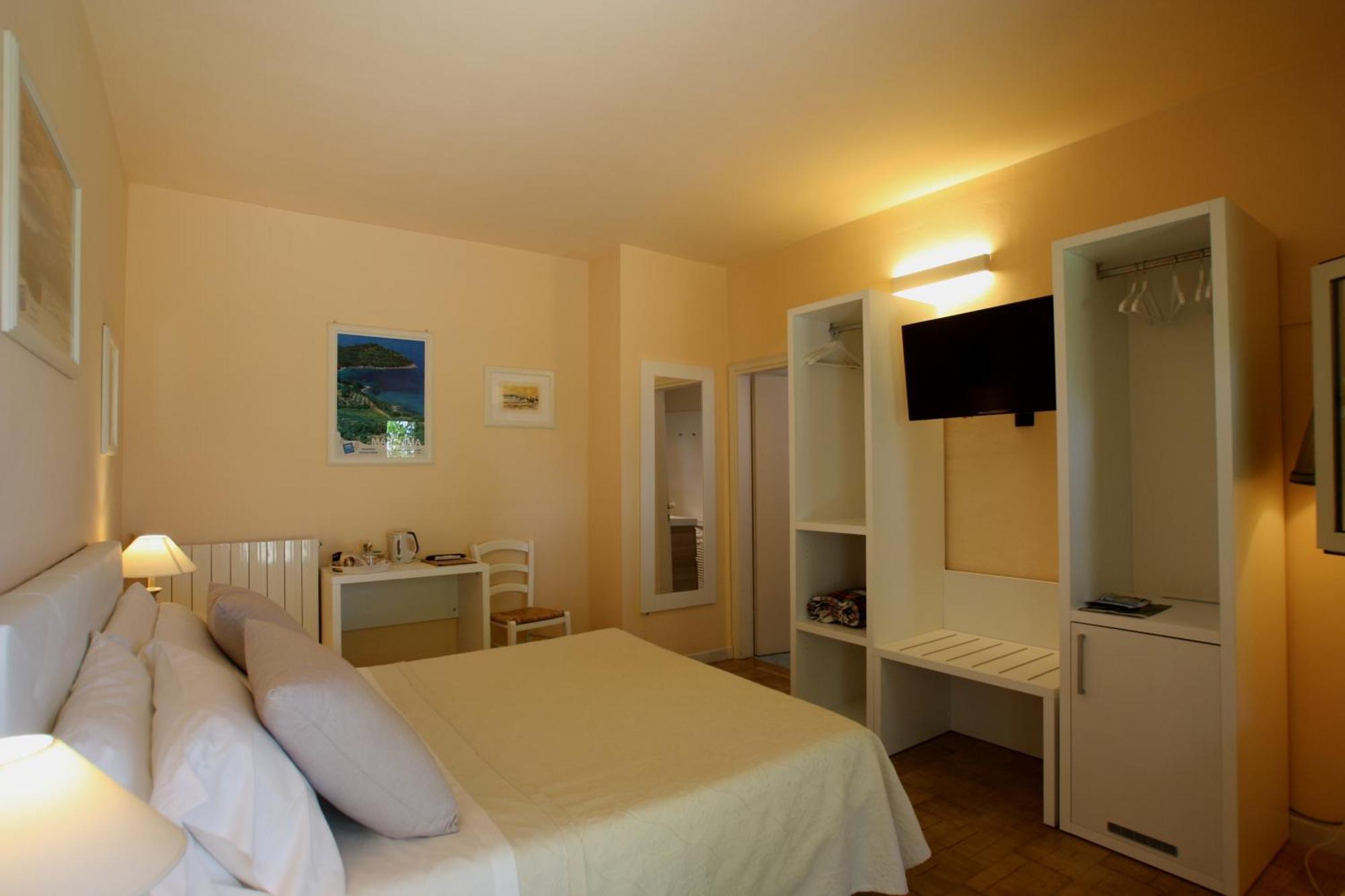 Agriturismo Peretti Фонтебланда Экстерьер фото